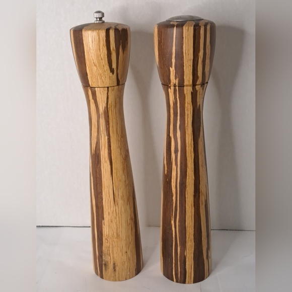 Beautiful Wood Salt & Pepper Shaker/Grinder, Tall Walnut Wood. - Picture 1 of 8